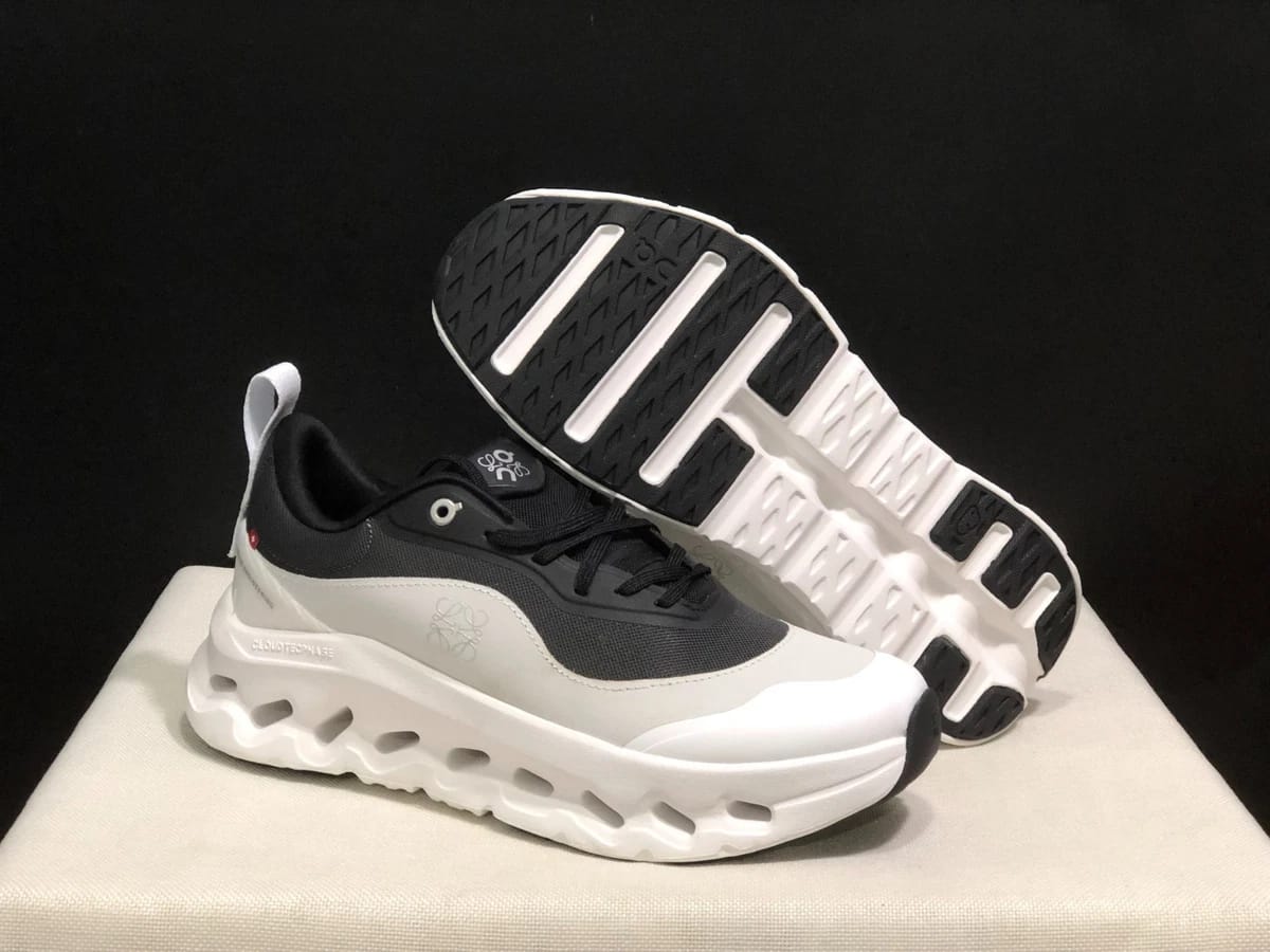 ON Cloud QC Dynamic Runner Sneakers