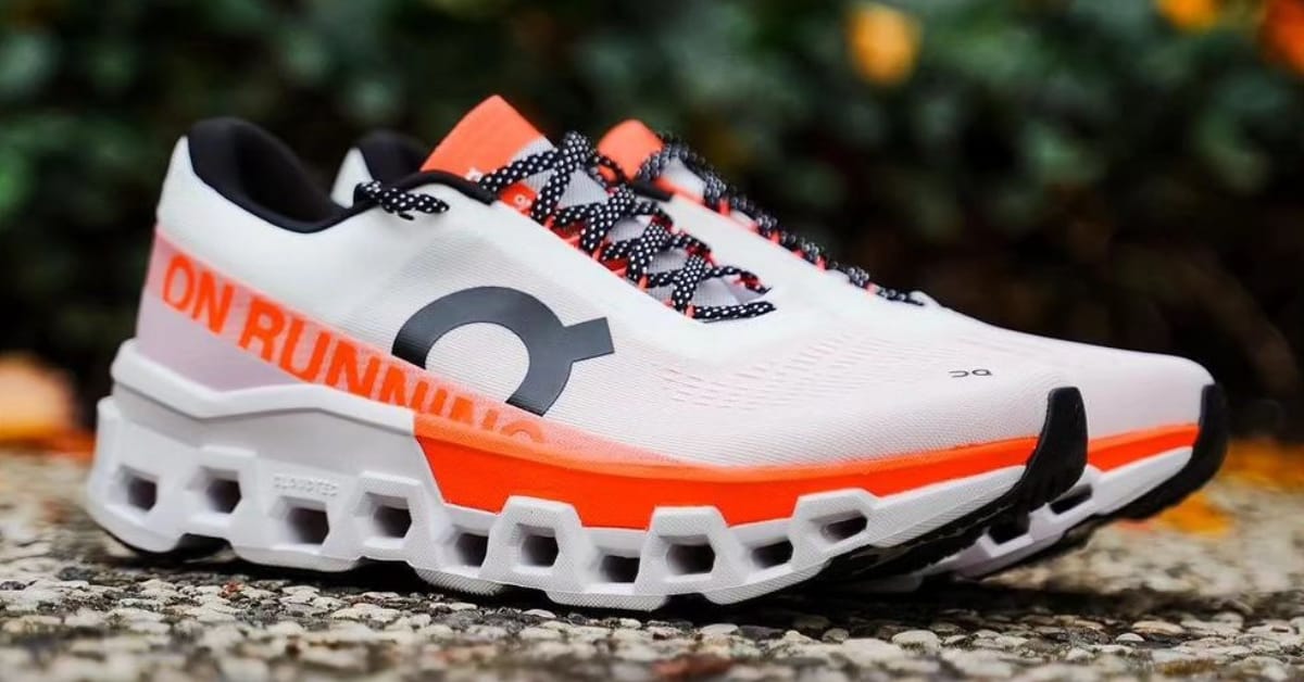 ON RUNNING Cloudstratus Performance Running Shoes