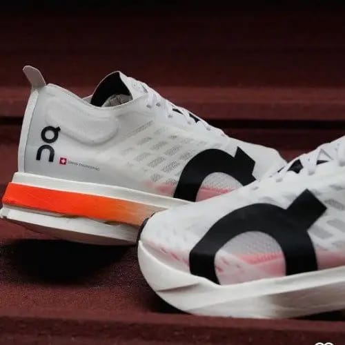 On Cloudstratus Performance Running Shoes
