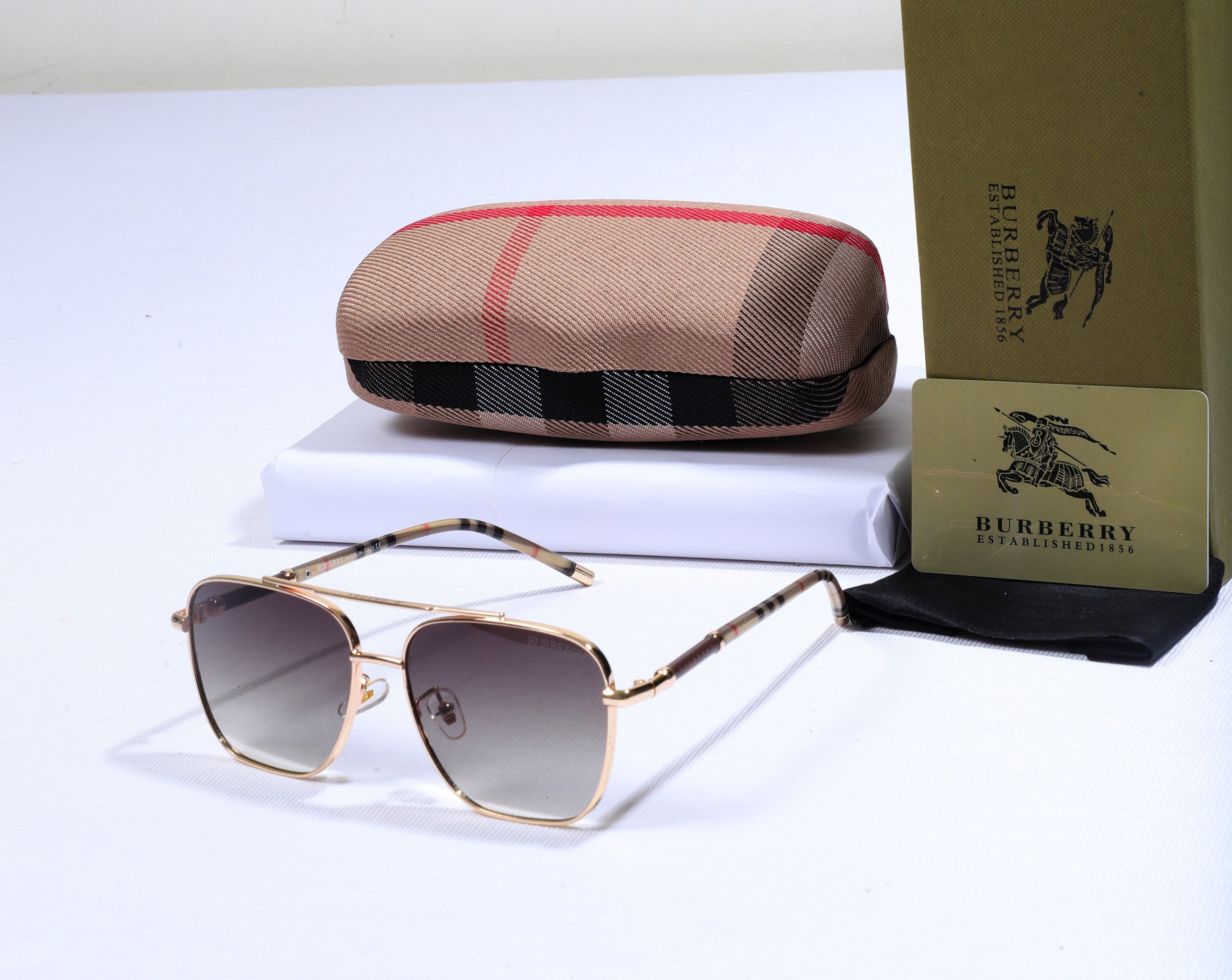 BURBERRY Luminous Amber Premium Oversized Sunglasses with Iconic Case