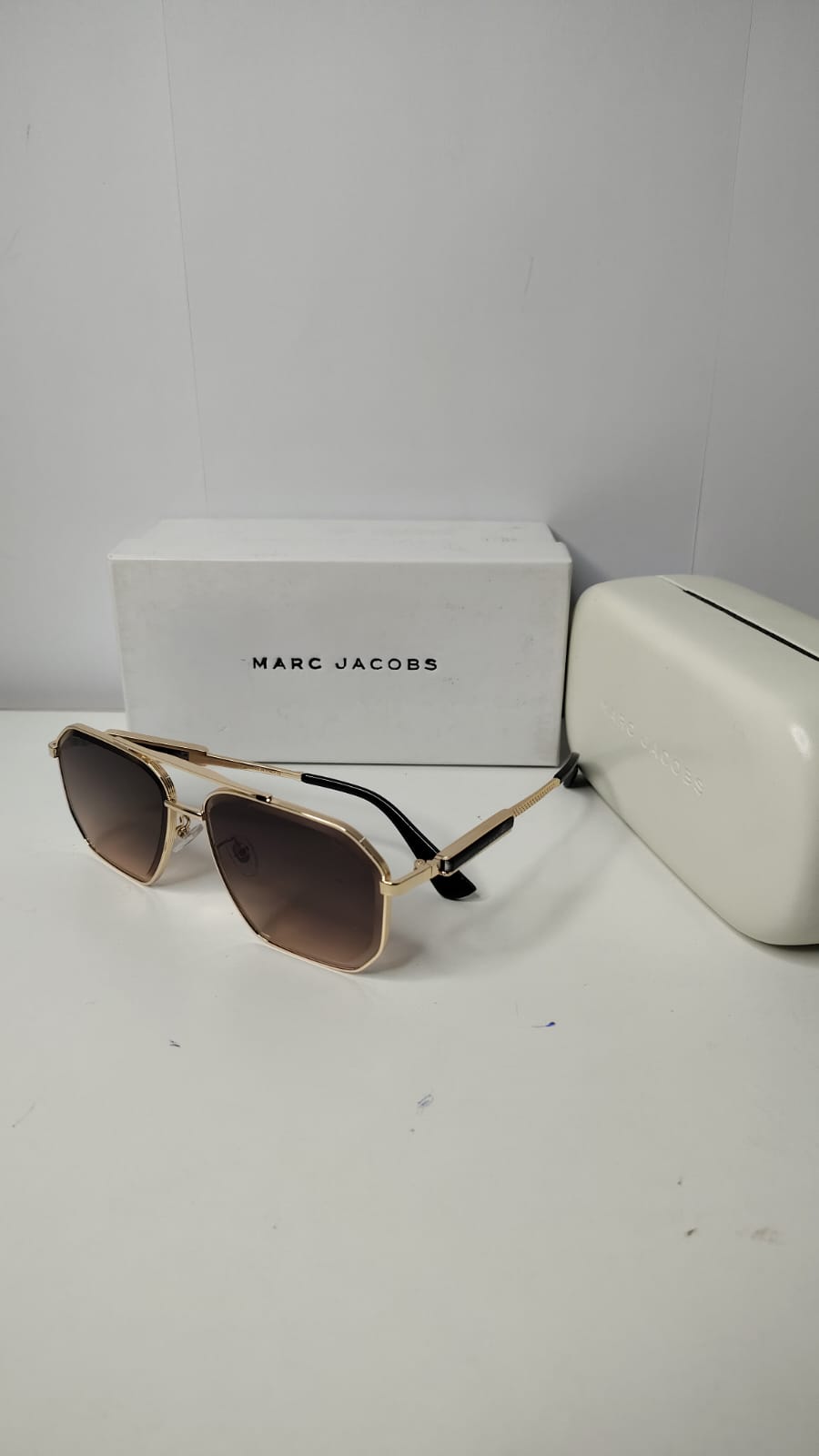 MARC JACOBS Luxe Oversized Sunglasses with Case